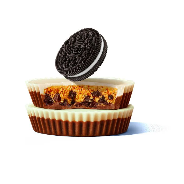 REESE'S OREO Milk Chocolate and White Creme Peanut Butter Cups – 1.4oz - Image 3